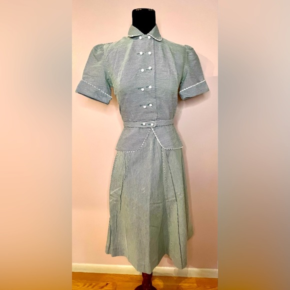 Original vintage 1940's pale pink lace two piece outfit - skirt & top. UK 10-12 (US 8-10, Eu 36-38)